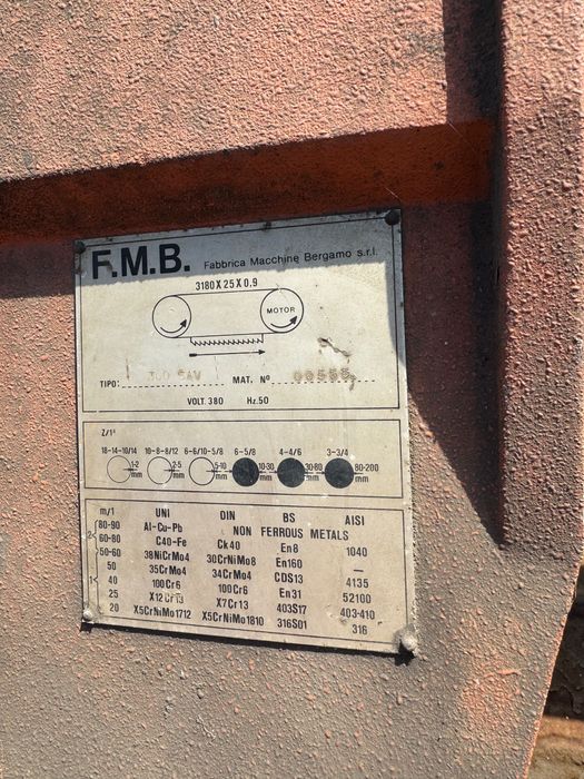 Fierăstrău cu banda pentru metale