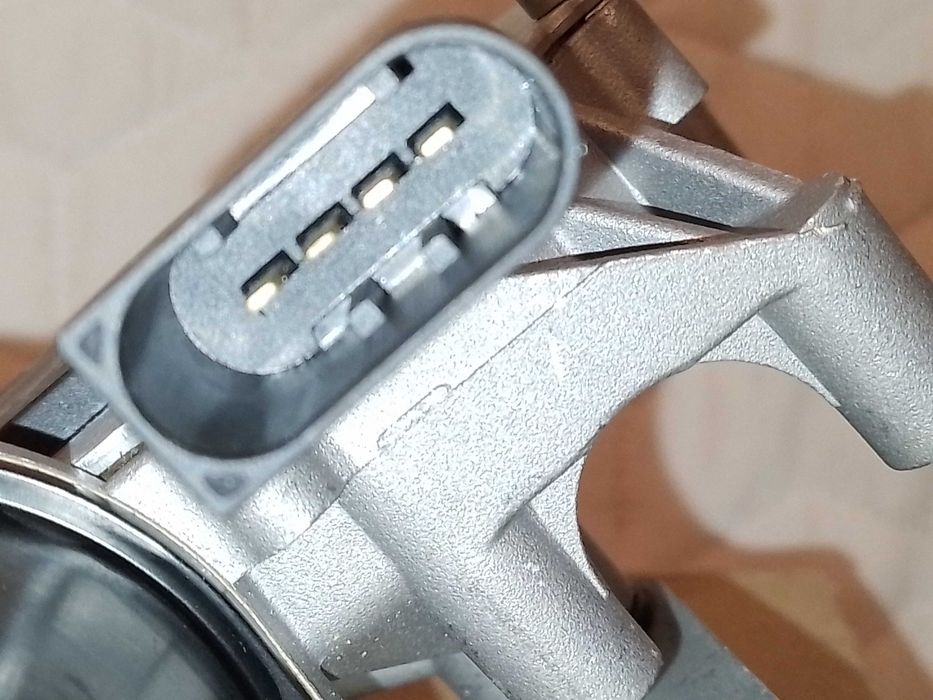 НОВО Моторче за предни чистачки за БМВ Е60 и E61