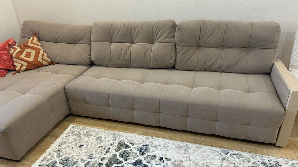 Продам диван угловой 3.20