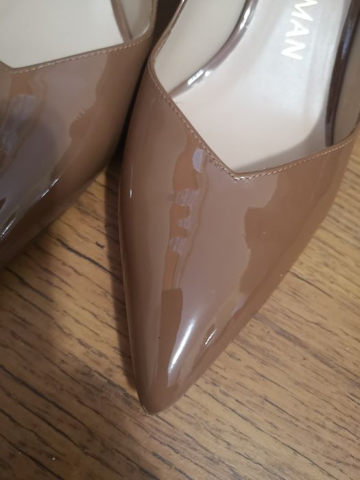 Stuart Weitzman обувкии естествен лак