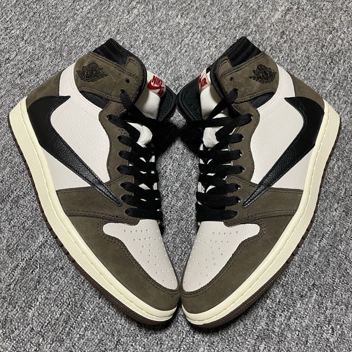 Jordan 1 X Travis Scot
