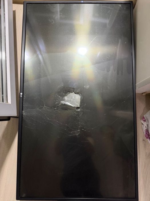 Телевизор смарт , марка lg