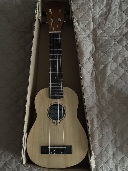 Продам укулеле Veston