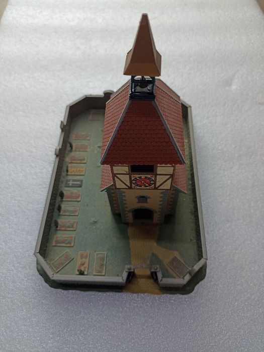 Biserica cu curte interioara scara H0