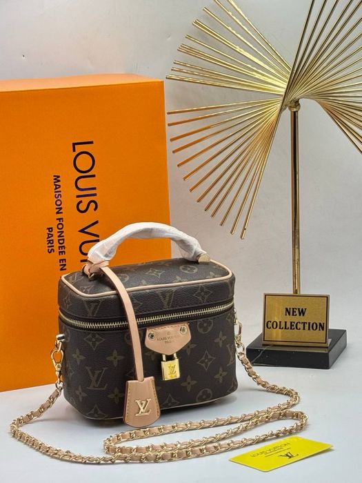 Geanta Louis Vuitton Noua !!! Dimensiuni 22/13 !!!