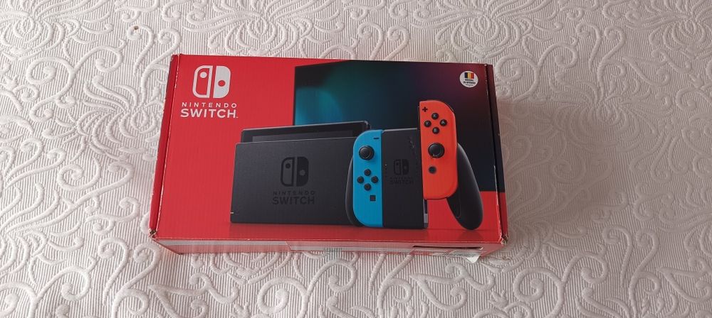 Nintendo Switch + Mario Rabbids Sparks of Hope + Minecraft