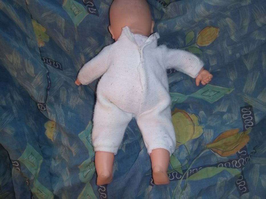 Голяма кукла бебе . Активни очи  .