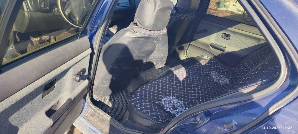 Продам BMW 320i седан