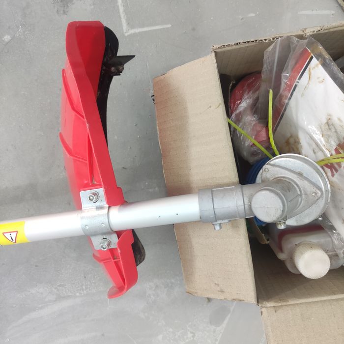 Триммер для травы новый