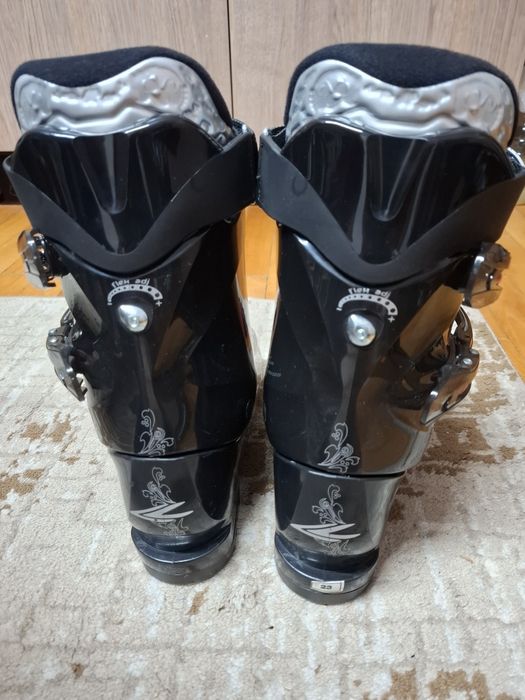 Clăpari schi/ski fete/damă Lange Venus, mărime mondo 23.5 (36.5 - 37) - Ca noi!
Descriere: