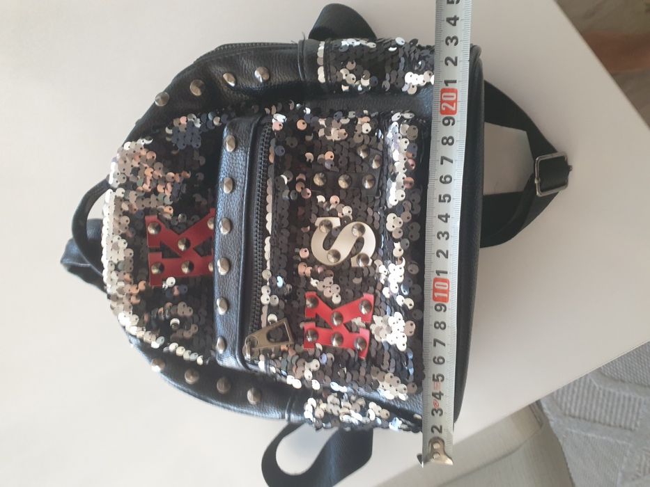 Дамска раница...