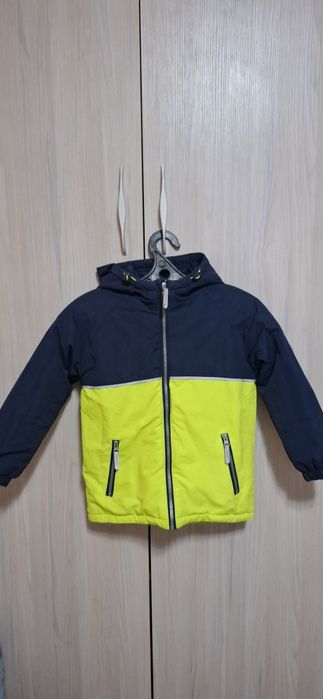 Продам куртку на мальчика