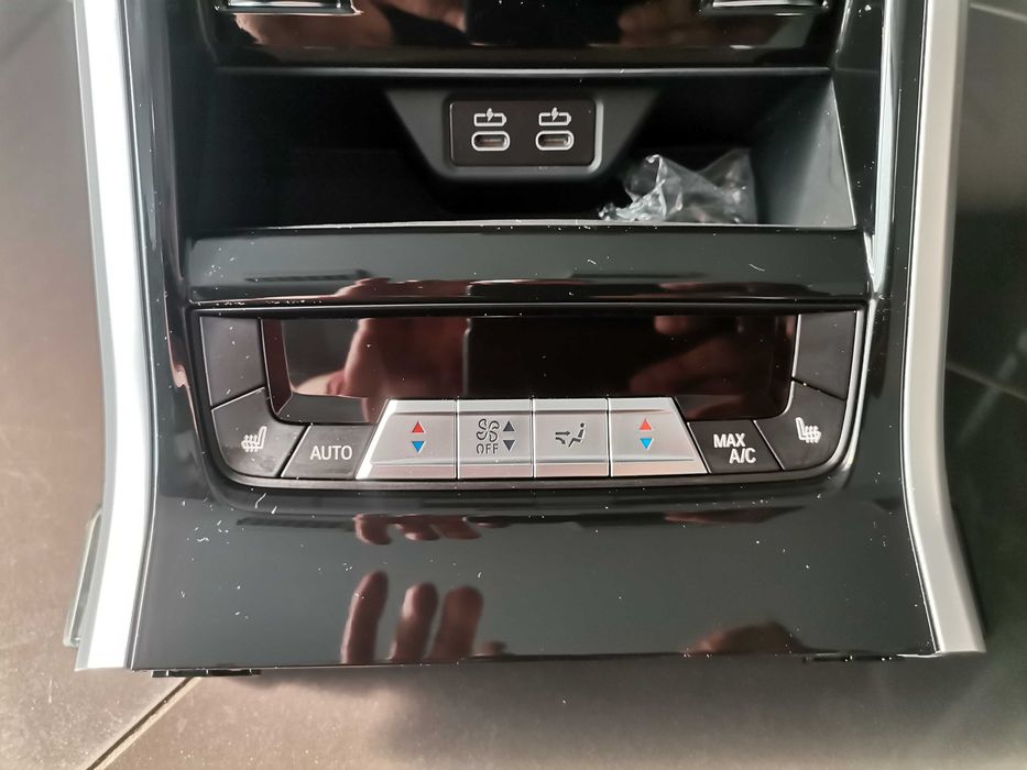 Заден Панел Управление Климатик BMW G14 G15 G16 M8 G05 G06 G07