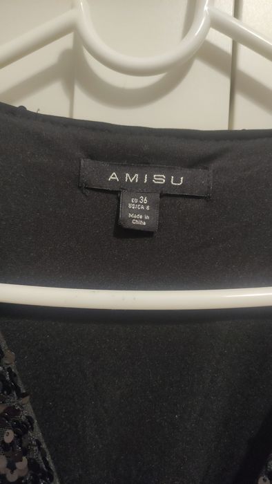 Черна рокля с паети