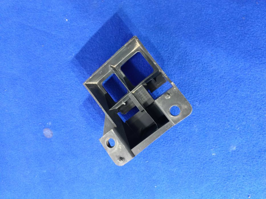 Кронштейн переднего бампера Mercedes Sprinter 2012