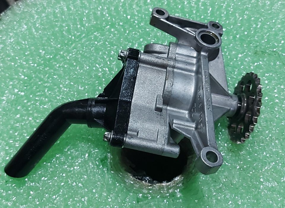 Pompa ulei Mercedes Benz E/ C/ Vito/ Viano/ ML