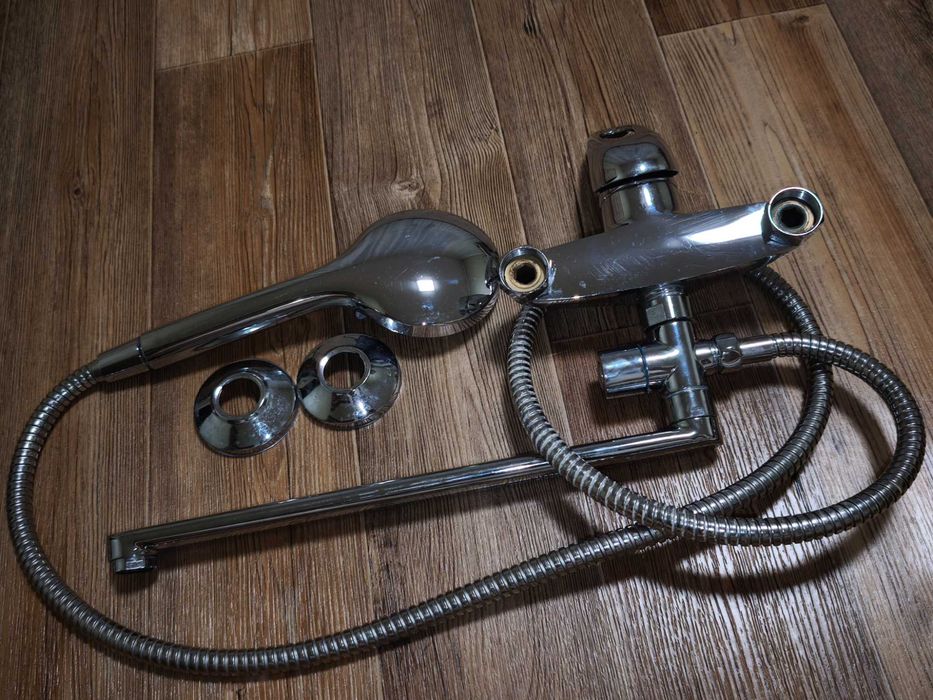 Смеситель для ванны