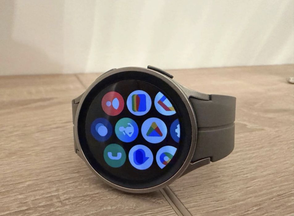 Samsung Galaxy Watch 5 Pro Titanium 45mm – Recondiționat, stare impecabilă