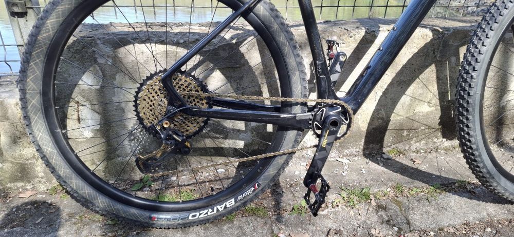 Bicicleta MTB full carbon