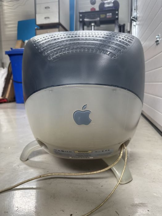 Apple Studio Display 21 inch 1999 година