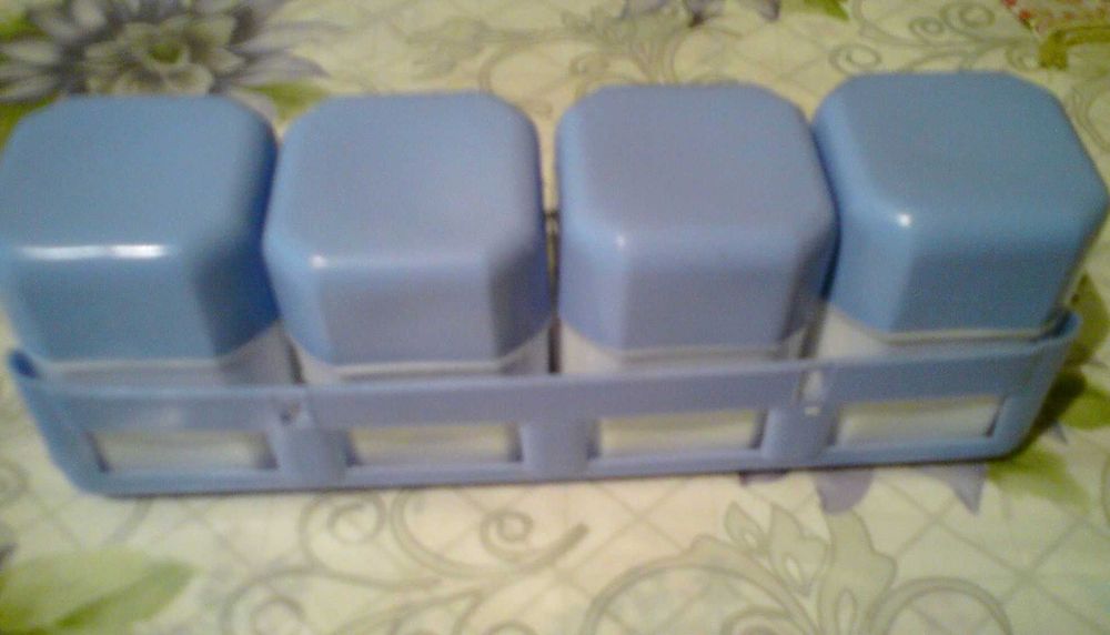 Декоративное блюдо и набор для специй из пластика