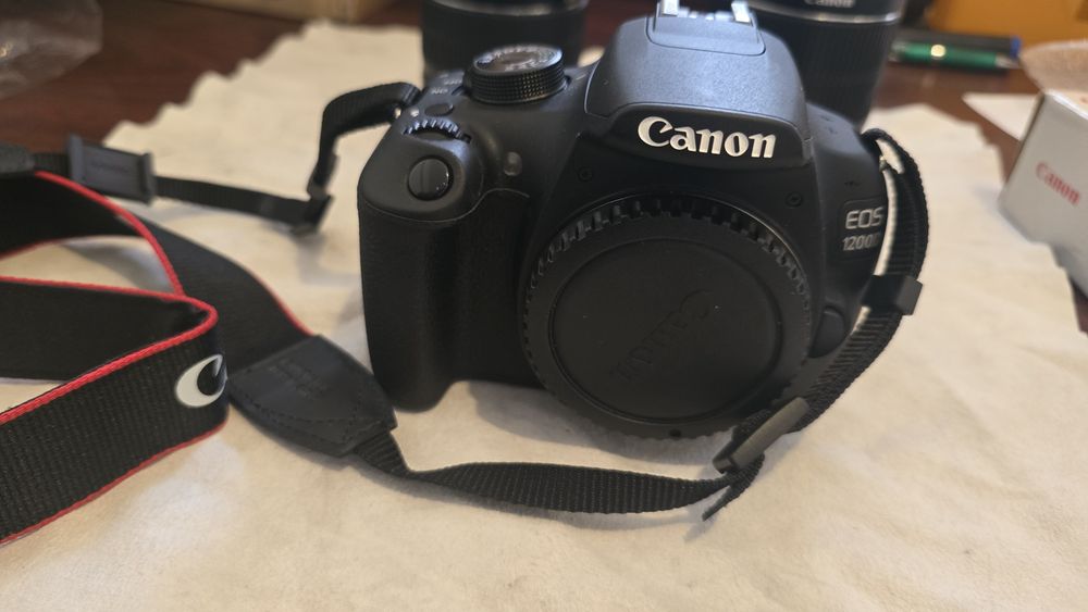 Canon EOS 1200D ca NOU - sub 300 cadre + 2 Obiective 18-55 + 55-250 + ACK-E10