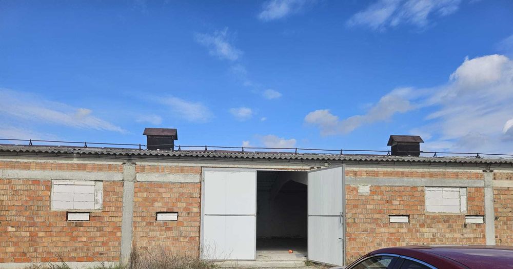 Depozite de la 30 mp pana la 300 mp, Service auto