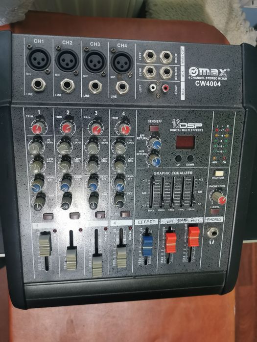 Stație de amplificare cu 2 boxe