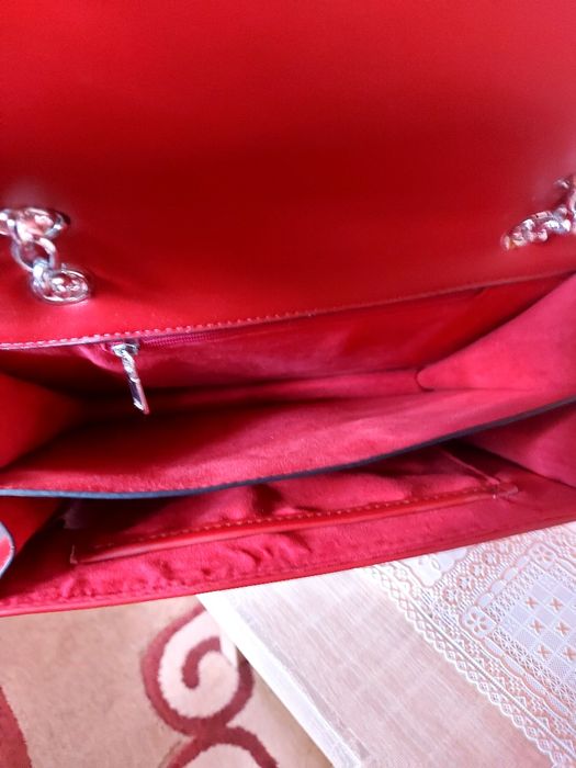 Нова тъмно червена чанта