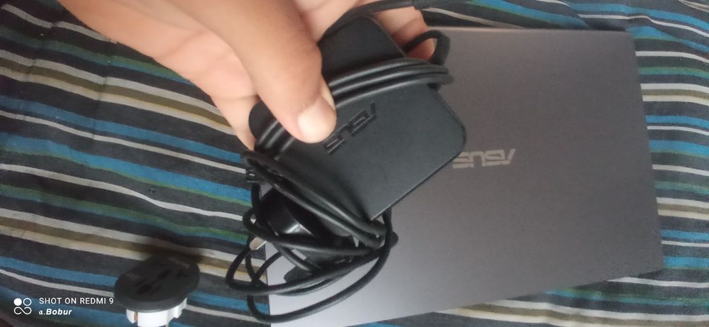 ASUS vivobook laotop