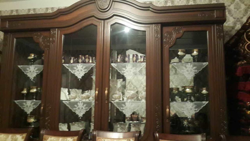 Настенный шкаф продается