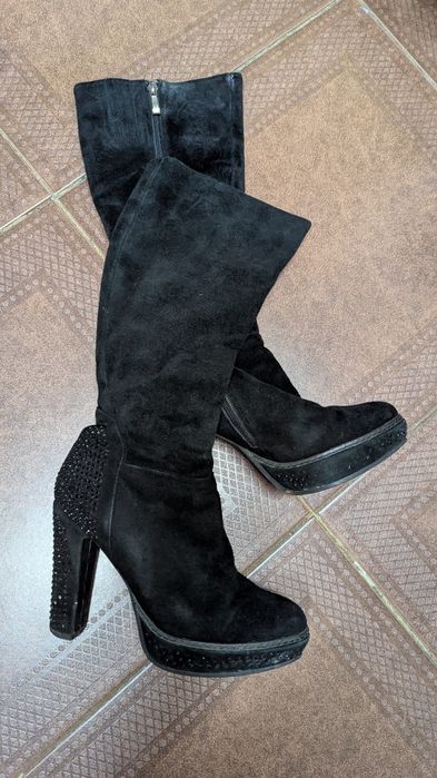 Кожаные сапоги женские все за 1000 тенге пакетом