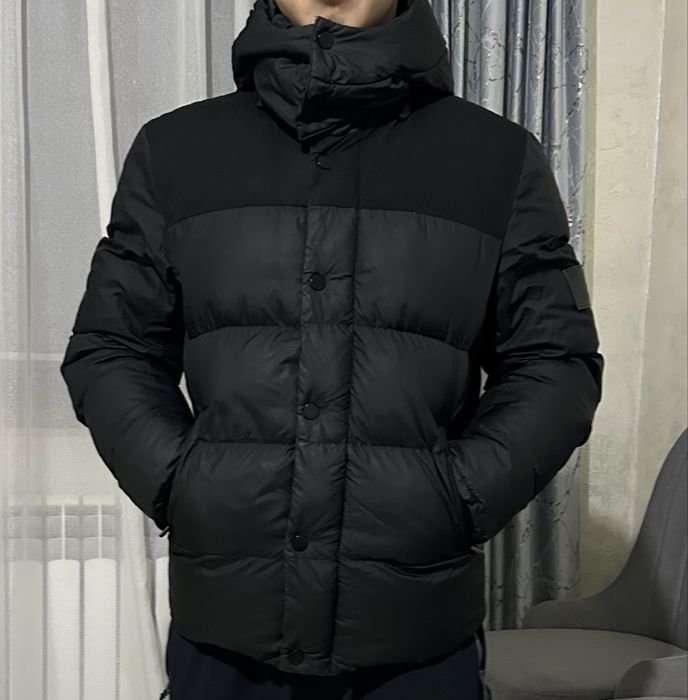 Куртка burberry 9 мың, ветровка классик H&M 5 мың.