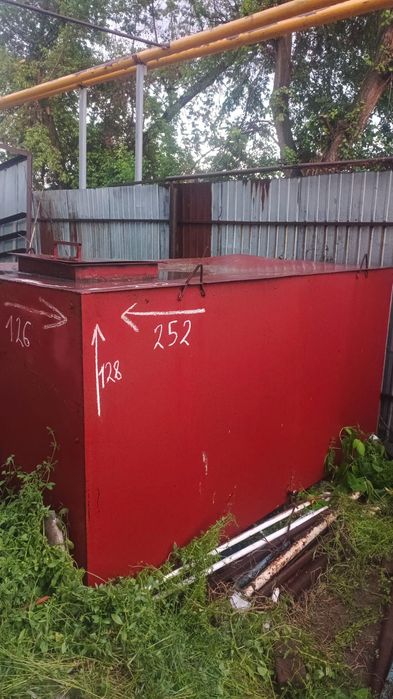 Продам металлическую ёмкость 4 куба