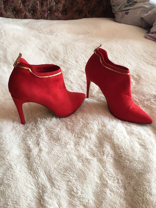 Продам женкую обувь