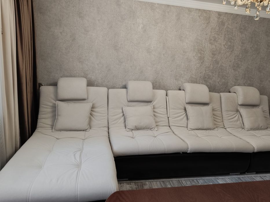 Диван с оттоманкой