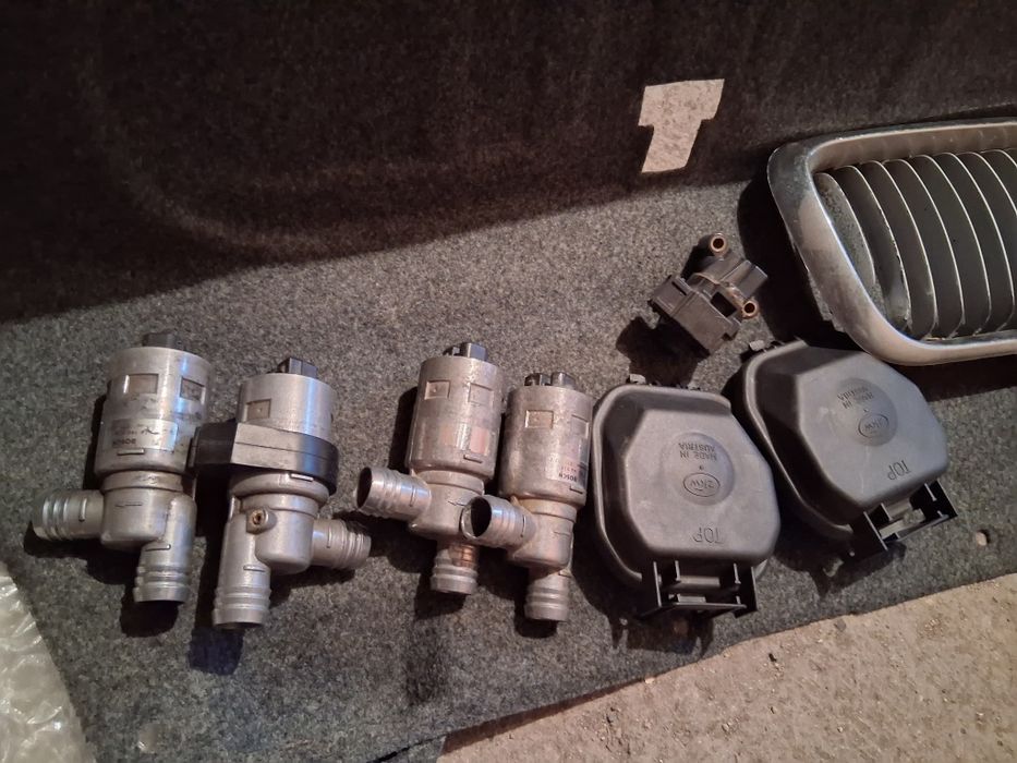 Продавам части  за бмв е36