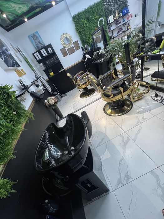Salon Snoopy ultracental inchiriază posturi coafura/ frizerie