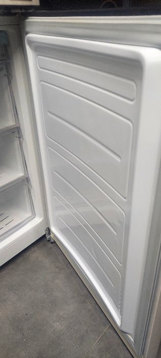 Продаётся Холодильник LG.