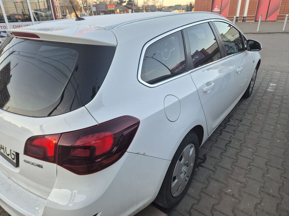 Opel astra J 1.7 cdti sports tourer 2012 FACE-LIFT
