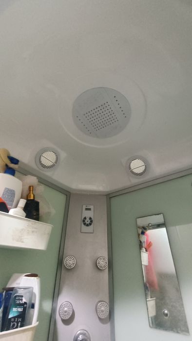 Душевая кабина с крышой