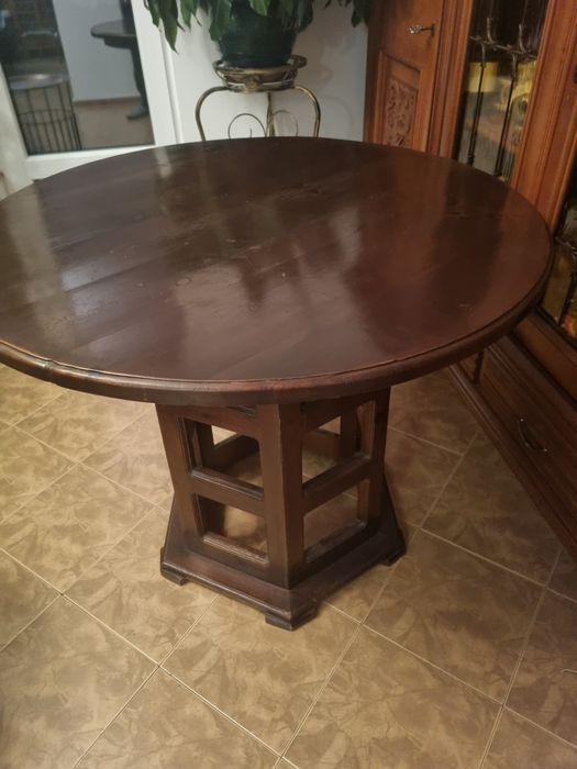 Масивна трапезна маса