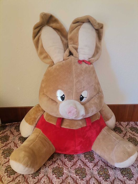 Голяма плюшена играчка