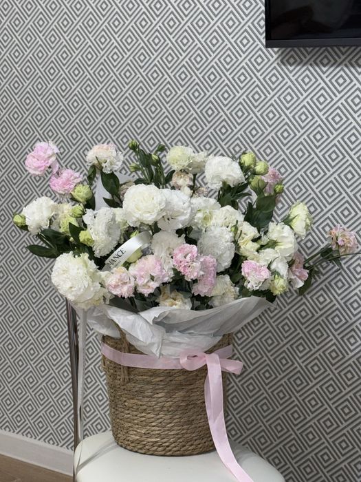 Цветы (кустовые гвоздики)