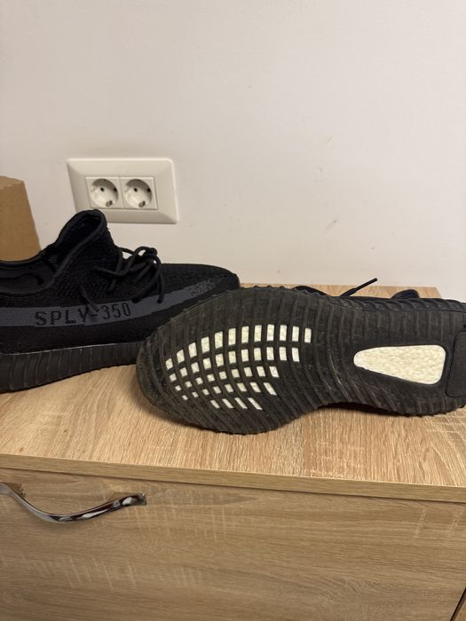 adidas yeezy 350 v2 full black