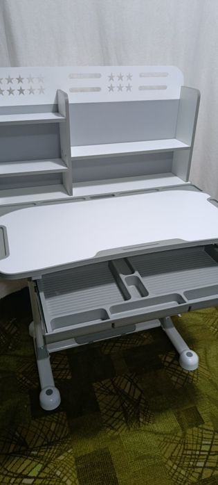 Продам детский письменный стол -38000