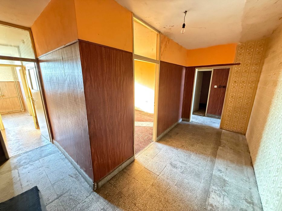 Тристаен имот в ж.к. Люлин 4