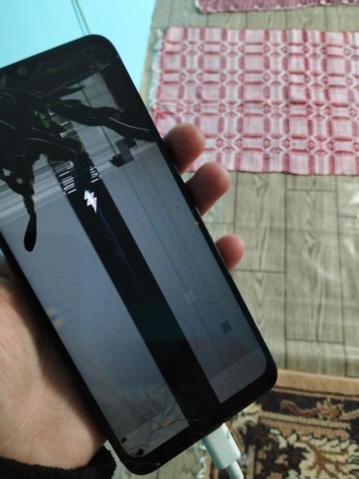 Văd Motorola 13 E displei spart