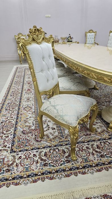 Стол со стульями