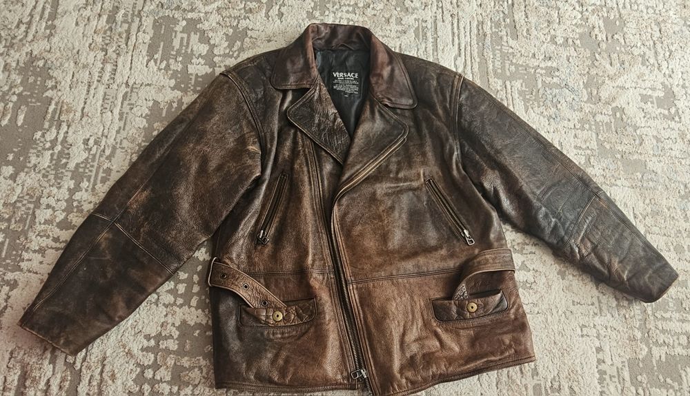 Продам мужскую куртку Versace